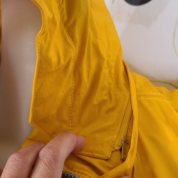 NWT ATHLETA ROCKVIEW VEST GODI YELLOW MARIGOLD XXS - Picture 9 of 13